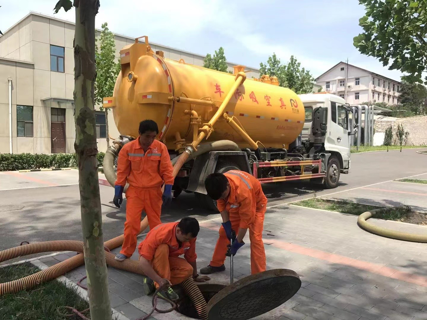 蔡甸化粪池清理与5-8吨吸粪车施工效率分析